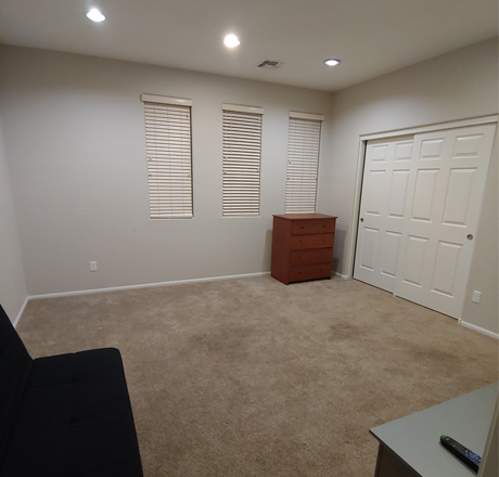 Extra large room 15x15, furnished, in a beautiful house is for rent