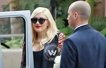 Stars stop-by at Gewn Stefani\'s baby shower