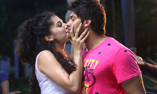 Aata Aarambam Telugu Movie Review