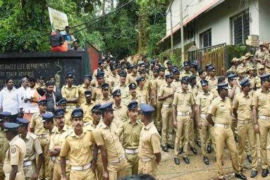 2,400 Cops Set to Secure Sabarimala Route to Let in Women