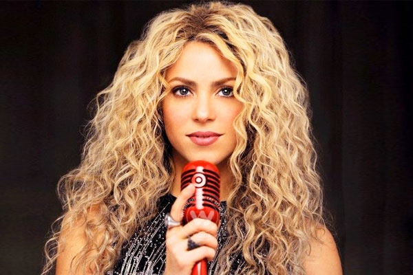 Shakira gets 100 million likes on Facebook},{Shakira gets 100 million likes on Facebook