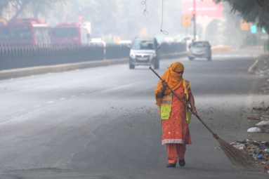 Delhi Air Quality Turns 'Hazardous' Morning After Diwali Delhi Air Quality Turns 'Hazardous' Morning After Diwali
