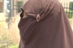 Customer, Customer, female delivery driver used her keys to relieve from a customer who choked her, Head scarf Customer, Customer, female delivery driver used her keys to relieve from a customer who choked her, Head scarf
