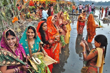 Scores of Indian-Americans Celebrate Chhath Puja in U.S.