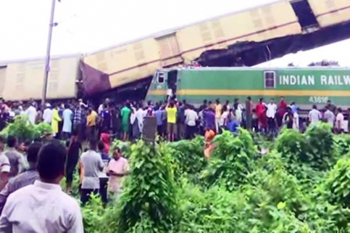 8 dead in a Train Crash in Bengal