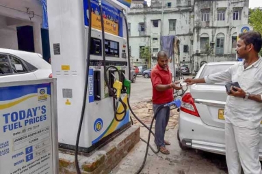 Maharashtra Govt. Announces Cut in Petrol, Diesel Prices by Rs 2.50