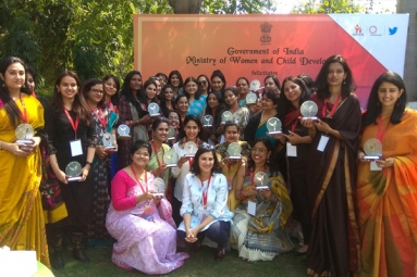 Union Minister Maneka Gandhi Felicitates &lsquo;Web Wonder Women&rsquo;