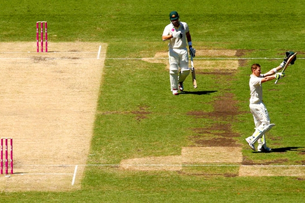 Australia declared at 572/7, India is at 71/1},{Australia declared at 572/7, India is at 71/1