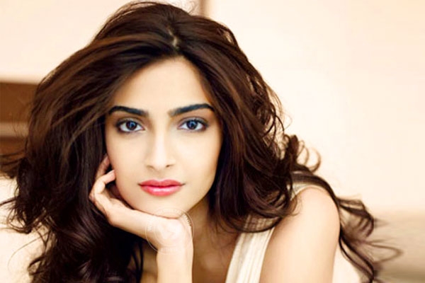 Gucci's gift of love to Sonam Kapoor},{Gucci's gift of love to Sonam Kapoor