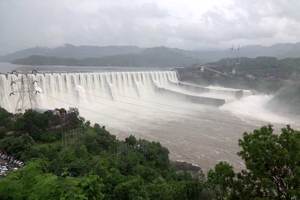 Why Medha Patkar objects to raising Narmada Dam's height?},{Why Medha Patkar objects to raising Narmada Dam's height?