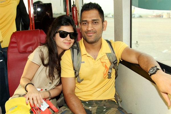 Daddy Mahendra Singh Doni&rsquo;s Ziva pic},{Daddy Mahendra Singh Doni&rsquo;s Ziva pic