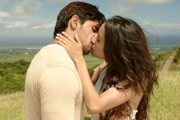 Sidharth Malhotra, Shraddha Kapoor's passionate kiss in 'Ek Villain' },{Sidharth Malhotra, Shraddha Kapoor's passionate kiss in 'Ek Villain'