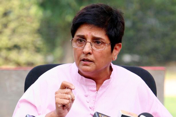 CM candidate Kiran Bedi&rsquo;s hoarding vandalized},{CM candidate Kiran Bedi&rsquo;s hoarding vandalized
