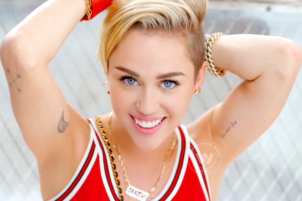 Miley Cyrus sings through her vagina now},{Miley Cyrus sings through her vagina nowMiley Cyrus sings through her vagina now
