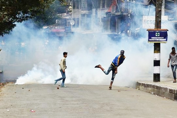 Teenager killed as clashes erupt in Kashmir!
