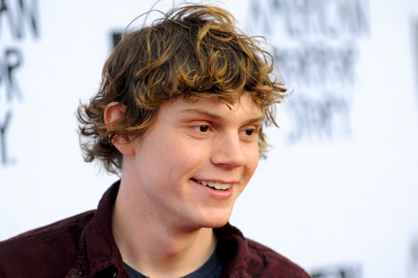 Evan Peters to cast in ' Elvis And Nixon.'},{Evan Peters to cast in ' Elvis And Nixon.'
