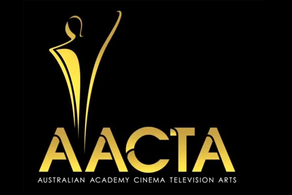 '12 Years A Slave', 'American Hustle' and 'Gravity' gets Australian honors},{'12 Years A Slave', 'American Hustle' and 'Gravity' gets Australian honors