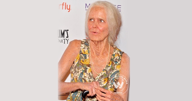 Can you identify this supermodel?},{Can you identify this supermodel?