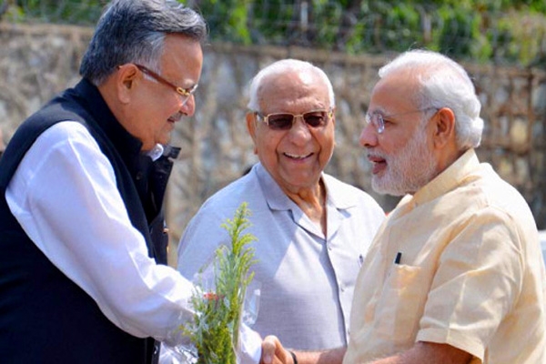 Prime Minister Modi visits Maoist-hit Dantewada},{Prime Minister Modi visits Maoist-hit Dantewada