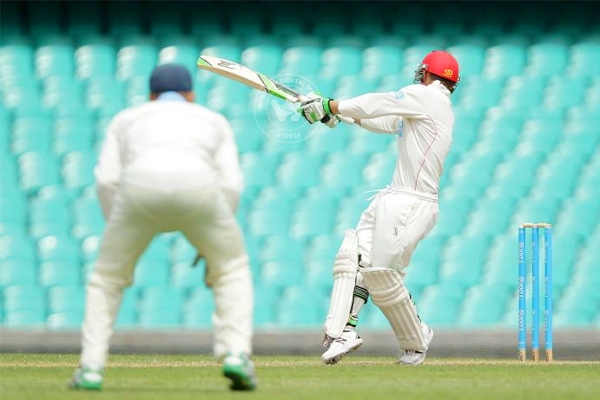 Phillip Hughes remains on life support},{Phillip Hughes remains on life support