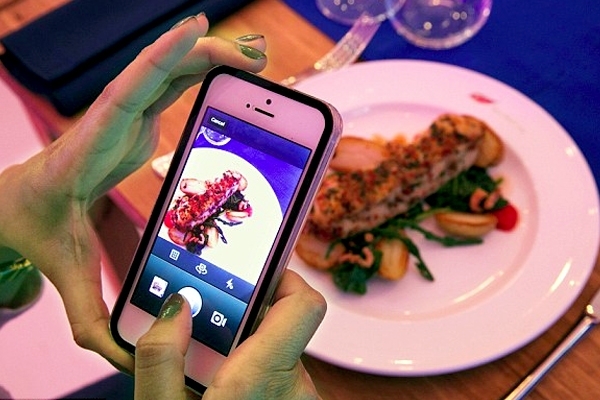 Pay for your meal by uploading food selfies on Instagram, Twitter