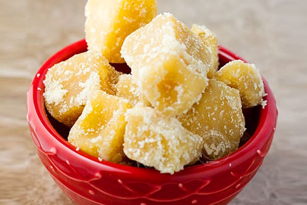 Jaggery: Healthy substitute for sugar},{Jaggery: Healthy substitute for sugar