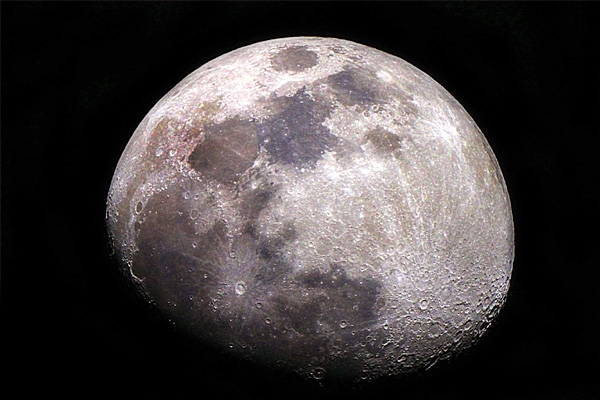 Abundance of hydrogen on Moon's pole-facing slopes},{Abundance of hydrogen on Moon's pole-facing slopes