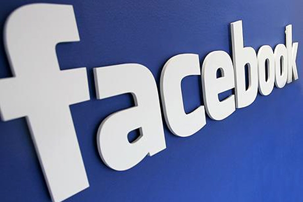 Italian court orders woman to remove honeymoon photos from FB},{Italian court orders woman to remove honeymoon photos from FB